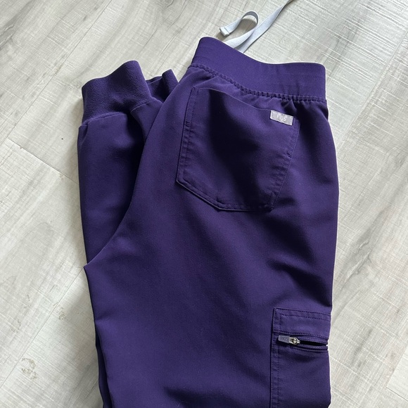 FIGS XXS/SP Purple Jam Scrub Set XXS Slim Catarina and SP Zamora Joggers - Picture 5 of 6